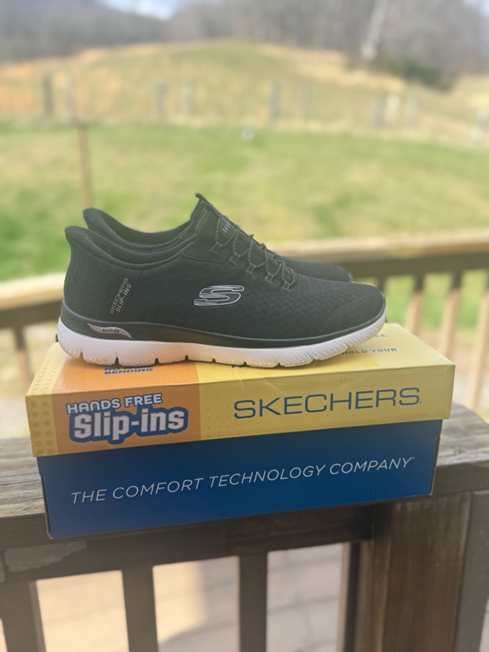 Skechers Women’s Black Athletic Slip-On Sneakers Wide Fit and Arch Fit - Picture 2 of 2